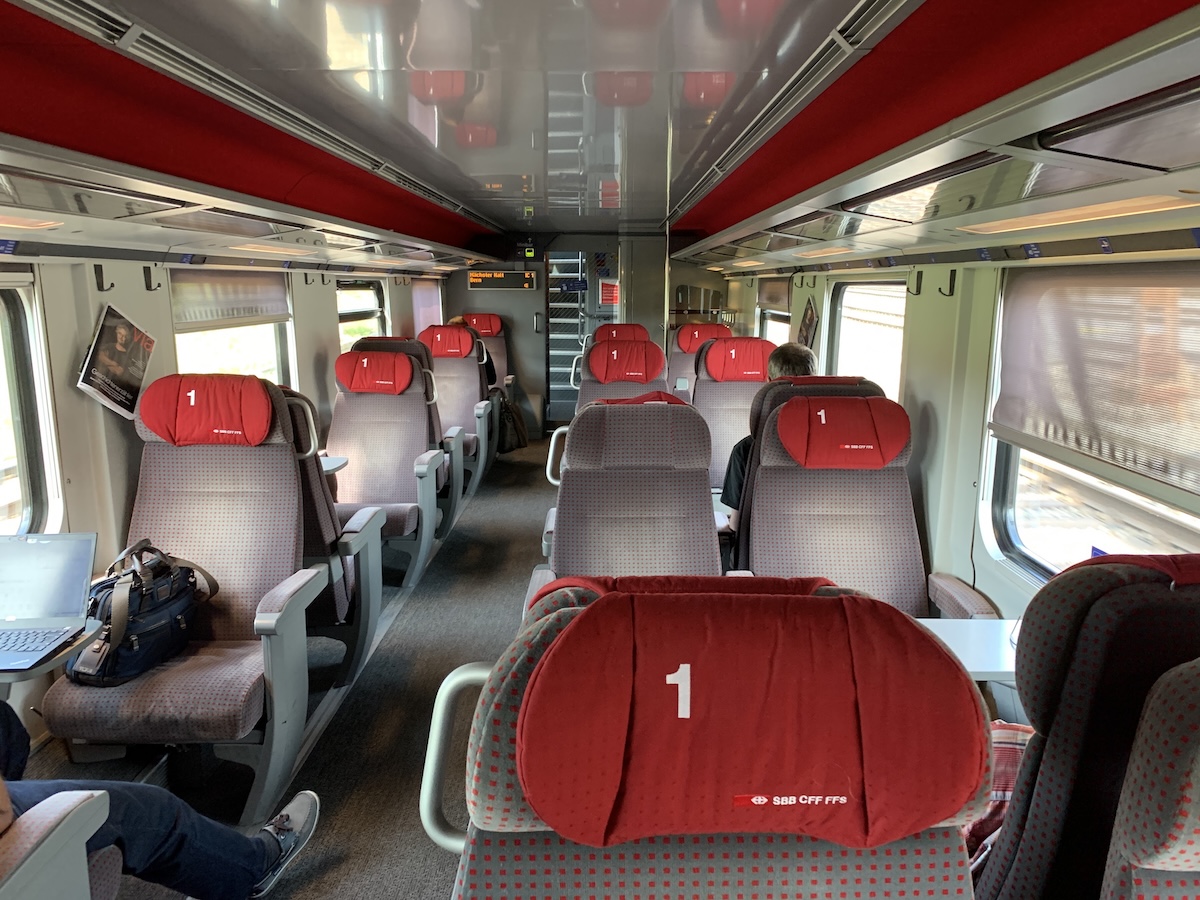 SBB CFF FFS（スイス連邦鉄道）の車内（1等）